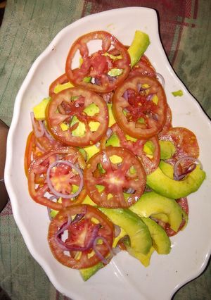 A picture of Avocado salad#Noheatsnack.