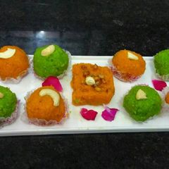 A picture of Nariyal ka laddu or barfi.