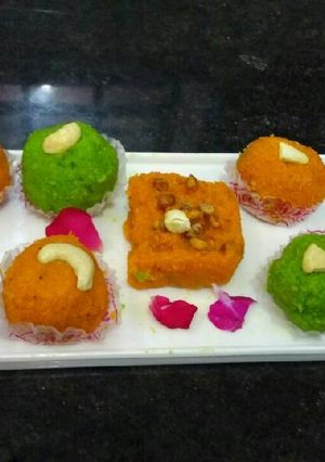 A picture of Nariyal ka laddu or barfi.