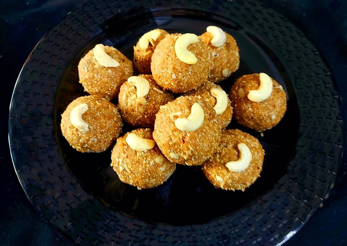 Gond Ladoo