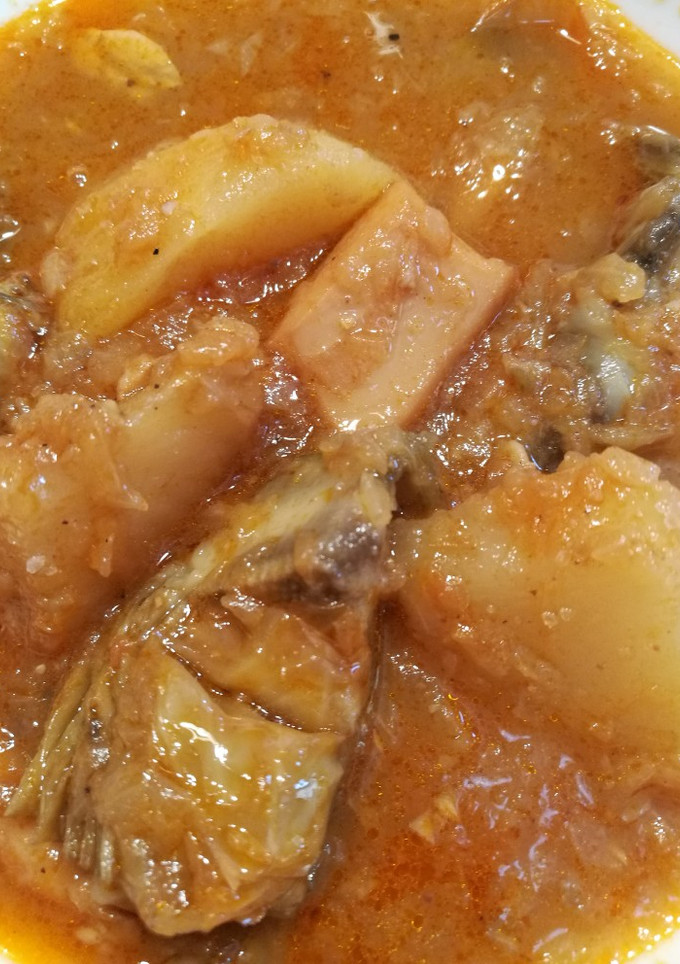 Una foto de Sepia con patatas y alcachofas en crockpot