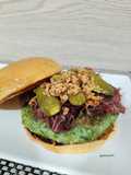 Burger de espinacas con cecina y sriracha mayo
