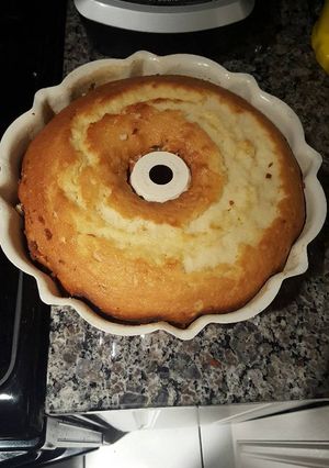 A picture of Pound Cake with cream cheese.