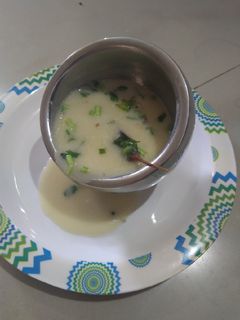 गुजराती कढ़ी (gujrati kadhi recipe in Hindi) रेसिपी मुख्य फोटो