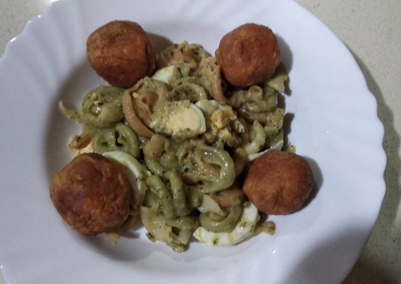 Pasta a la manzana, con albóndigas de Moniato
