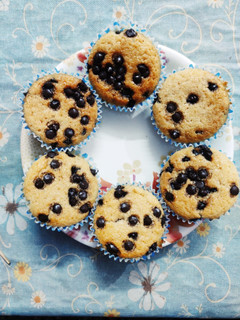 चोको चिप्स कप केक (एग्ग्लेस) (Choco chips cup cake (Eggless) recipe in Hindi) रेसिपी मुख्य फोटो