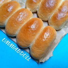 A picture of Homemade Hot Dog Buns.