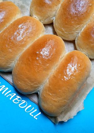 A picture of Homemade Hot Dog Buns.
