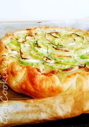 Une photo de Tarte feuilletée courgette,chèvre, miel