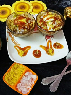 मीठी तीखी मटर चाट (Mithi thikhi matar chaat recipe in hindi) रेसिपी मुख्य फोटो