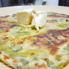 A picture of Methi Parantha.