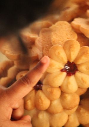 A picture of Flower cookies with Jam.