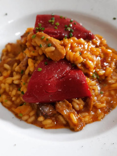 Una foto de Arroz meloso de piquillos confitados y costillas de cerdo
