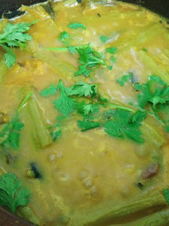 கத்தரிக்காய் முருங்கைக்காய் சாம்பார் (Kathirikkaai murunkaikaai sambar recipe in tamil) செய்முறை முக்கிய புகைப்படம்