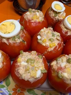 Una foto de Tomates rellenos de atún