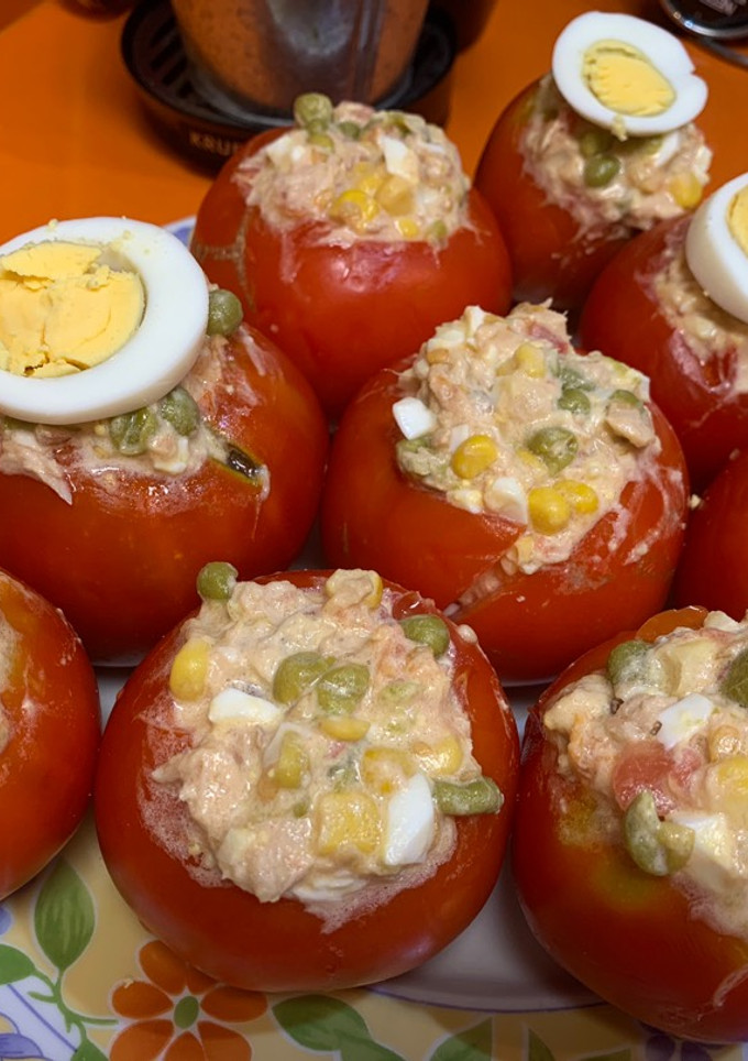 Una foto de Tomates rellenos de atún
