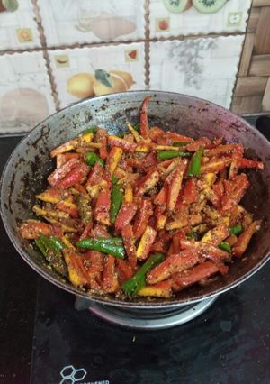 A picture of Gajar Mirchi Adrak Achar.