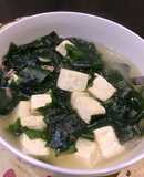 Canh rong biển thịt bò đậu hũ