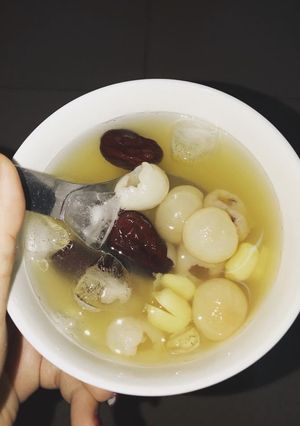 A picture of Lotus Seed, Red Date, and Dried Longan Sweet Soup.