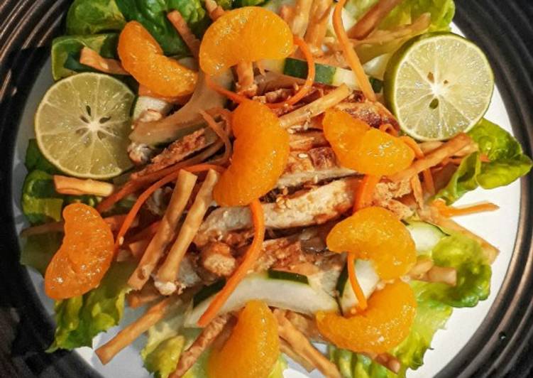 Langkah Mudah Membuat Asian Chicken Salad with Sesame Vinaigrette Enak Banget