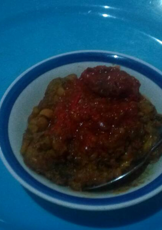 A picture of Beans with stew.