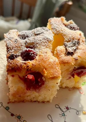 Kefires-bögrés sütemény 🍶🍒🍰🍫 recept fotója