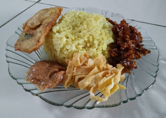 Nasi Kuning Rice Cooker