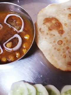 छोले भटूरे (chole bhature recipe in hindi) रेसिपी मुख्य फोटो