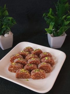 खजूर रोल (Khajoor roll recipe in Hindi) रेसिपी मुख्य फोटो