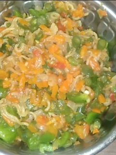 வெஜ் நூடுல்ஸ் (Veg noodles recipe in tamil) செய்முறை முக்கிய புகைப்படம்