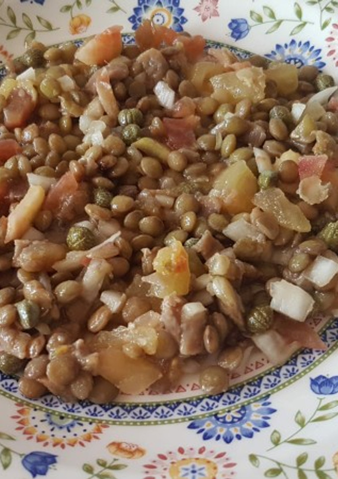 Una foto de Ensalada de lentejas con parmesano