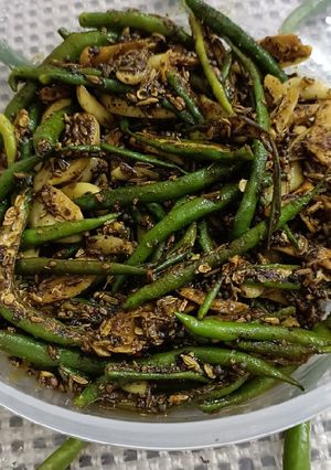 हरी मिर्च अदरक लहसुन का अचार(hari mirch adrak lahsun ka achar recipe in hindi) रेसिपी मुख्य फोटो