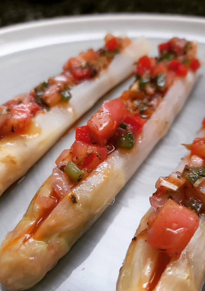 Una foto de Espárragos blancos rellenos