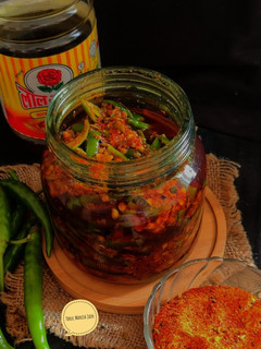 इंस्टेंट हरी मिर्च का अचार(Instant hari mirch ka achar recipe in Hindi) रेसिपी मुख्य फोटो