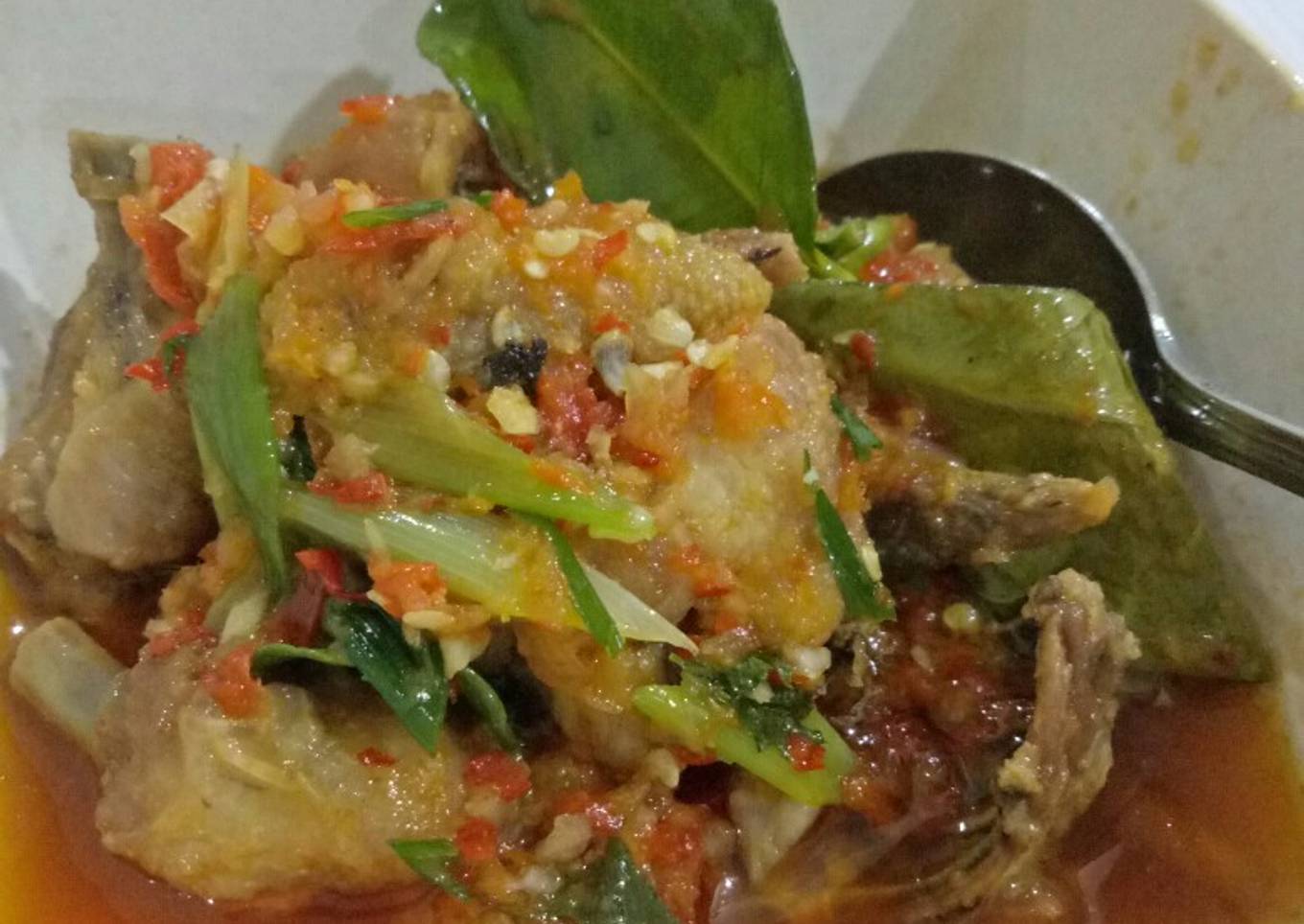 Bagaimana Menyiapkan Ayam Rica-rica yang Bikin Ngiler