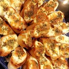 خبز بالثوم 🥖🥖-レシピのメイン写真