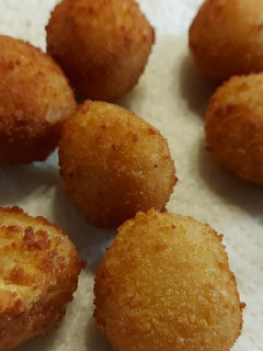 Una foto de Croquetas de magdalena con dulce de leche