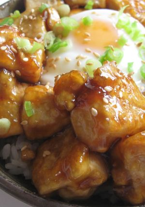 A picture of Teriyaki Tofu Don.