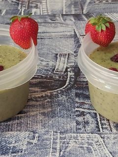 Una foto de Smoothie de té matcha, kiwi y plátano