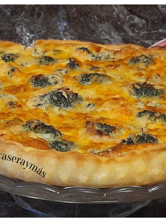 Una foto de Quiche de brócoli y salmón