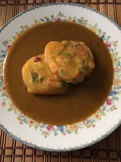 Una foto de Tortitas de calabacitas con mole de masa