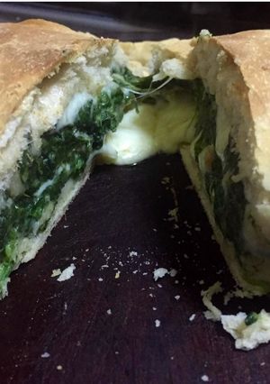 Una foto de Calzone de acelga