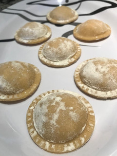 Una foto de Sorrentinos rellenos de pollo