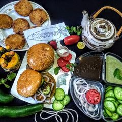 A picture of Memoni Bun Kabab.