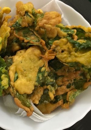 A picture of Palak Pakoda.
