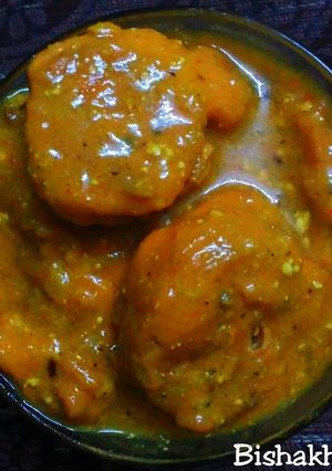 A picture of Soya Chap Kofta in Curd Curry.