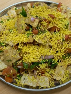 પાપડ ચાટ (Papad Chaat Recipe In Gujarati) રેસીપી મુખ્ય ફોટો