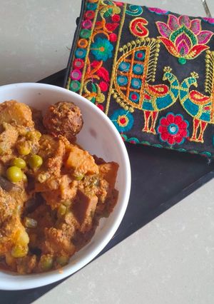 A picture of Winter special recipe Undhiyu.