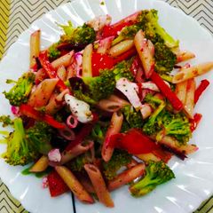 A picture of Veggie alfredo salad.