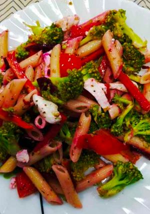 A picture of Veggie alfredo salad.